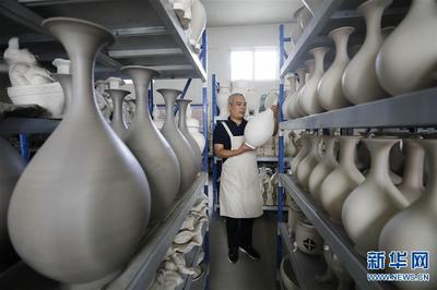 河南宝丰 研发汝瓷大器型，开拓市场新领域